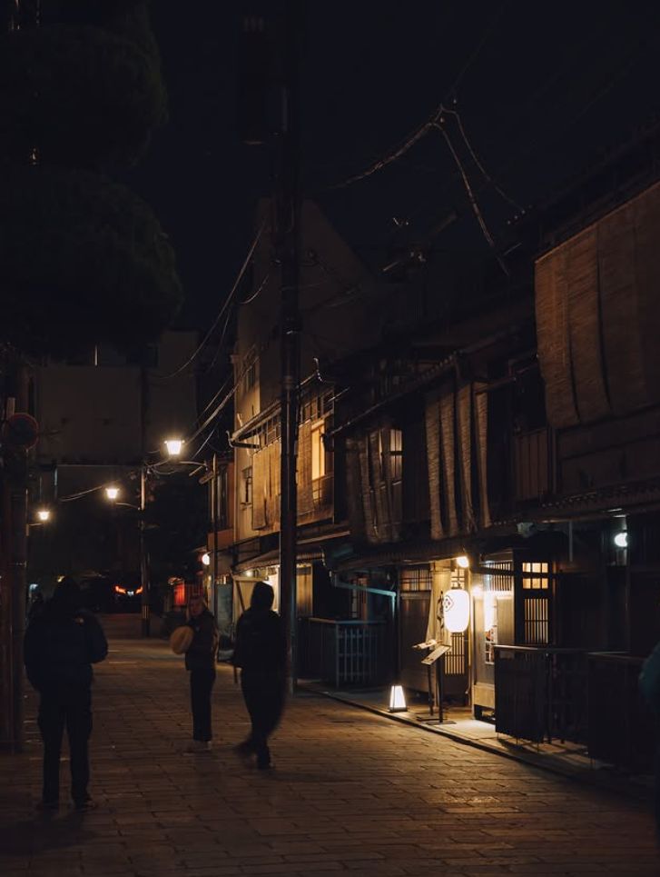 Gion, once the evening crowd has gone.